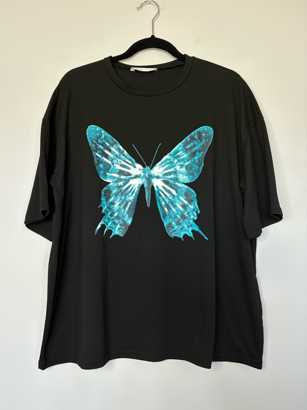 Romwe Black Oversized Graphic Tee Butterfly Detail Size M Oversized Short Sleeve